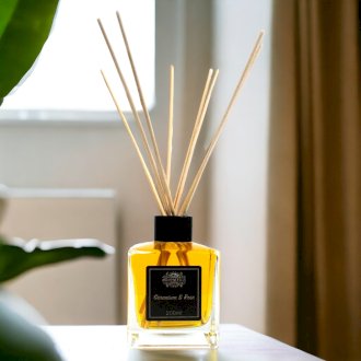 Reed diffuser with natural oils - best for home fragrance in the UK. Eco-friendly, long-lasting, perfect gift idea. Buy now!